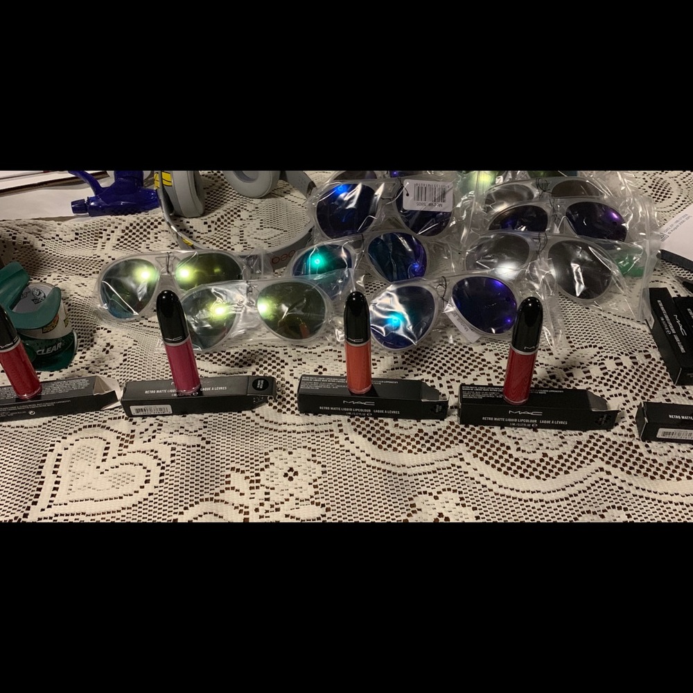 Mac Lipglosses - Picture 2 of 3